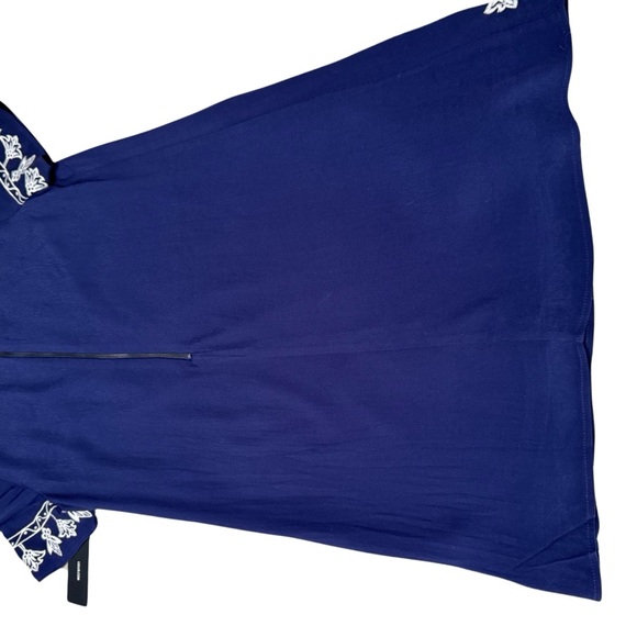 (NWT) Tale to Tell White and Navy Blue Embroidered Shift Dress Size Small - Picture 8 of 10